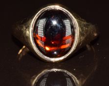 A 9ct gold ring set with a garnet cabochon, 4.1g, size Q