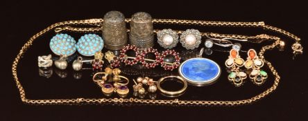 A collection of jewellery including 9ct gold chain (damaged clasp, 64cm, 9g), pair of 9ct gold