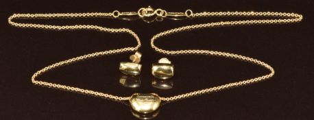 Tiffany & Co Elsa Peretti 18ct gold bean necklace with similar earrings, 5.3g, 40cm
