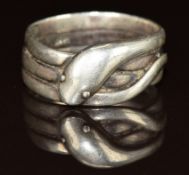 A late Victorian silver serpent or snake ring, size O/P, 5.1g