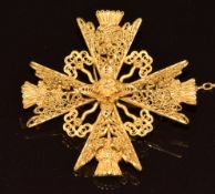 An 18k gold filigree Maltese cross, 8.7g, 4cm