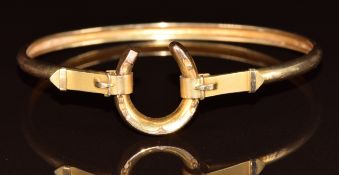 A c1900 9ct gold bangle in the form of a horseshoe, 3.6g