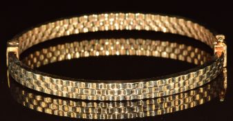 A 9ct gold bangle with textured decoration, 7.6g, 6.4 x 5.7cm