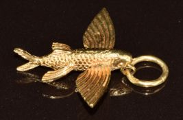 An 18ct gold pendant in the form of a flying fish, 4.7g, 2.2 x 2.8cm