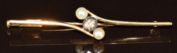 A yellow metal brooch set with a rose cut diamond and two pearls, 3.4g, 5cm