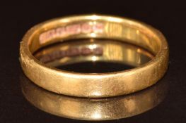 A 22ct gold wedding band / ring, 4g, size N