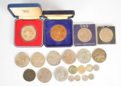 Royal Mint cased 1977 silver proof crown, Tower Mint St. George's Chapel Windsor Castle bronze