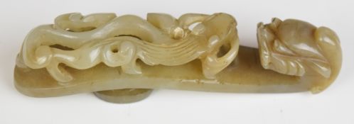19th/20thC carved celadon jade figural dragon belt hook or buckle, length 9.8cm