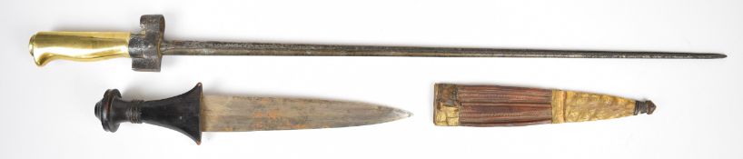 French 1886 pattern Lebel bayonet without quillon, with brass grip and 51cm cruciform blade,