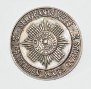 1st Battalion Scots Guards Sergeants Mess 1992 hallmarked silver pin badge, diameter 2.5cm