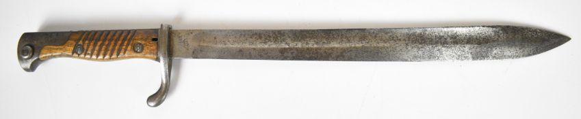 German WW1 1895/05 pattern bayonet, later type with trimmed muzzle ring and flashguard, wooden