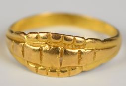A yellow metal Chinese gold ring, 3.6g, size Q