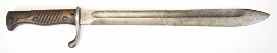 German WW1 89/05 pattern bayonet with slatted wooden grip, Waffenfabriken Mauser to ricasso and a