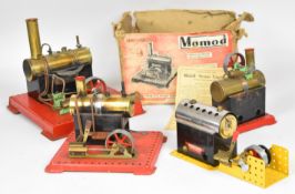 Four live steam engines comprising Mamod SE3 in box, SE2a and MM2 together with a Meccano example