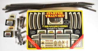 Graham Farish N gauge model railway starter set comprising a tank locomotive, rolling stock,