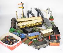 Model railway 0 gauge items to include Lionel Lines 2-4-2 locomotive with tender, passenger and