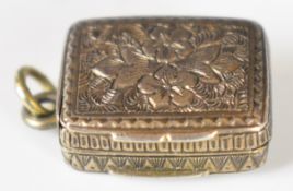 Georgian hallmarked silver vinaigrette with engraved decoration and gilt pierced inner cover,