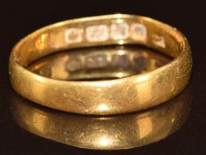 A 22ct gold wedding band/ ring, 2.2g, size M