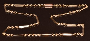 A 9ct gold chain made up of knotted and elongated links with barrel clasp, 6.5g, 41cm