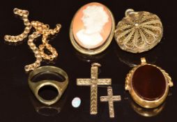 Victorian 9ct gold swivel fob set with bloodstone and onyx, 333 ring mount (3.2g), two 9ct gold