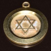 A 9ct gold pendant in the form of the Star of David, 9g, 2.4cm