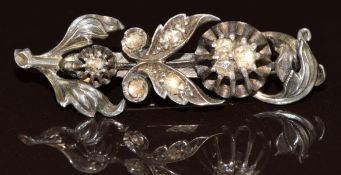 Georgian silver brooch set with rose cut diamonds in the form of a flower, 5.6g, 3.8cm