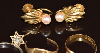 A 9k white gold ring set with a diamond  (2.2g, size M), 9ct gold earrings set with pearls (3.1g),