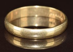 A 9ct gold wedding band / ring, 2.3g, size T