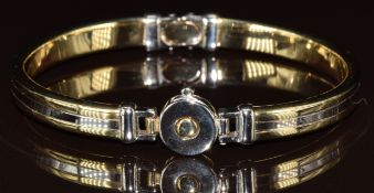 A 9ct gold bi-coloured bangle, 16.2g, 6.2 x 5cm