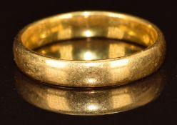A 22ct gold wedding band/ ring, 4.1g, size N
