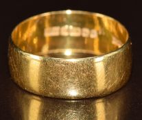 A 22ct gold wedding band/ ring, 3.1g, size L