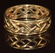 A 9ct gold ring in a Celtic design, 3.3g, size Q