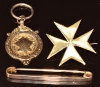 An 18ct gold brooch in the form of a Maltese cross (3.4g), a 9ct gold brooch (2.6g) and a 9ct gold