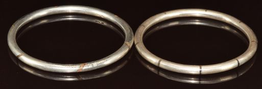 Two silver bangles, 133.7g, 7.5cm