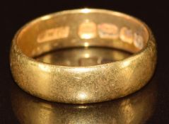 A 22ct gold wedding band/ ring, 4.1g, size J