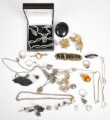 A collection of jewellery including coral necklace with yellow metal clasp (damaged), Ciro faux