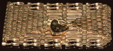 A 9ct gold gate bracelet with heart padlock clasp, 27.1g, 17.5cm