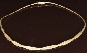 A 9ct gold necklace with textured decoration, 15.6, 40.5cm