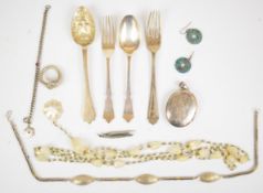 A collection of jewellery including Victorian locket, bespoke silver ring (29g, size U), silver