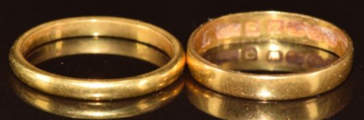 Two 22ct gold wedding bands/ rings, 3.7g, size J