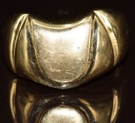 A 14k gold ring, 7.6g, size V