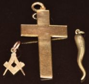A 15ct gold cross engraved 'Mildred F Carter, Bishop of London's Cross' (5.6g), a 9ct gold pendant