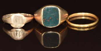 A 22ct gold wedding band/ ring (1.9g, size O) and two 9ct gold signet rings, one set with bloodstone