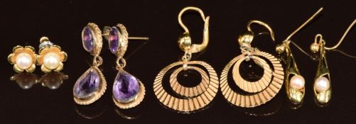 Four pairs of 9ct gold earrings including one amethyst pair, two pearl, etc, 11.6g