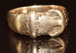 A 9ct gold buckle ring, 5g, size T