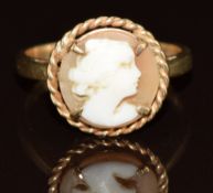 A 9ct gold ring set with a cameo, 3.7g, size P
