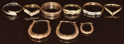 Six 9ct gold rings (some stones missing), a pair of 9ct gold earrings and a single 9ct gold earring,