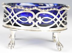 Georgian hallmarked silver open salt with blue glass liner, raised on ball and claw feet, London