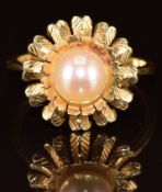An 18k gold ring in the form of a flower set with a pearl, 3.1g, size O