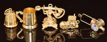 Five 9ct gold charms including telephone, tankard, thimble, lamp and 'woman who lived in a shoe',
